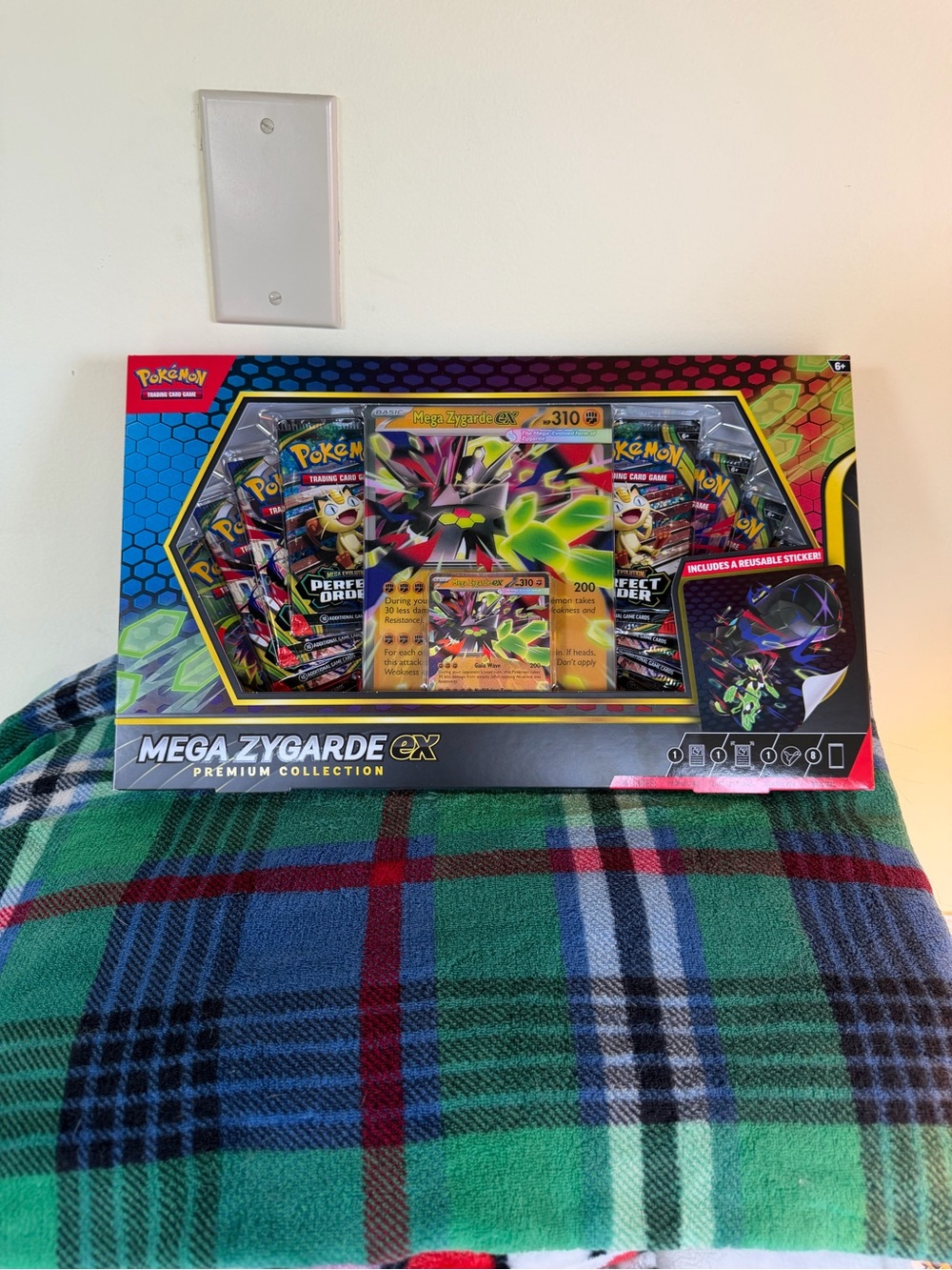 Pokemon Mega Zygarde EX Premium Collection - Black, Green & Yellow